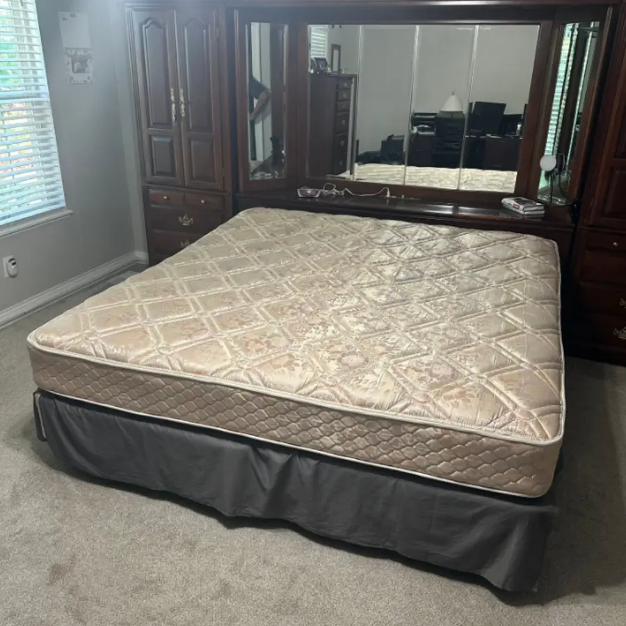 Bedroom mattress before removal